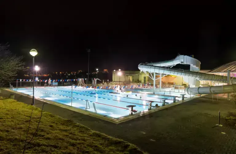 Laugardalslaug swimming pool at night